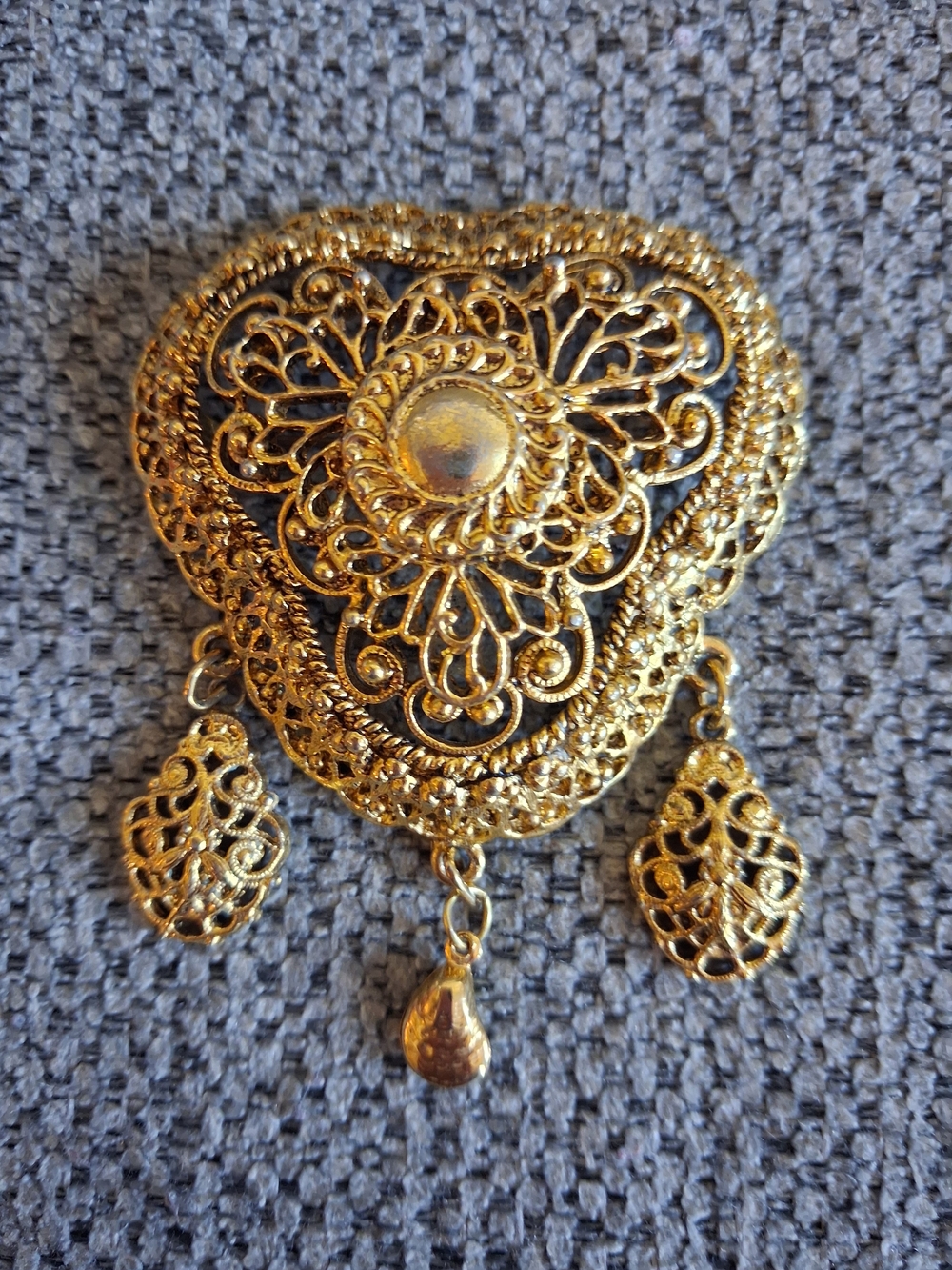 Vintage Filigree Heart Brooch with Dangles - Women Jewelry